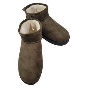 Girls size 6 Olive Green Mudd" Cherry" Classic Mini Ankle Suede Boots Lined .